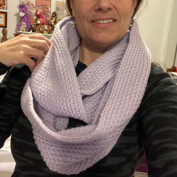 BCBGeneration Infinity Scarf WITH tags Lavender Gift Quality! - Picture 3 of 11